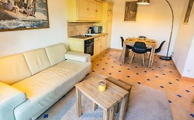 Bel Appartement, Terrasse, Piscine, Vue Sur Golf